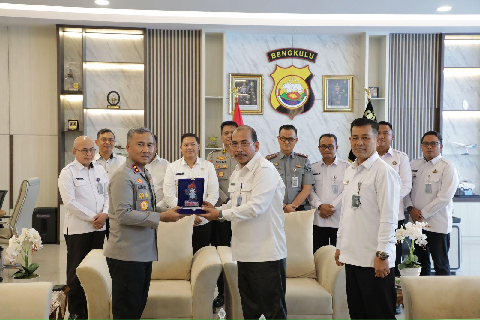Perkuat Sinergi Antar Lembaga, Imigrasi Bengkulu Lakukan Audiensi ke Polda Bengkulu Perkuat Sinergi Antar Lembaga, Imigrasi Bengkulu Lakukan Audiensi ke Polda Bengkulu